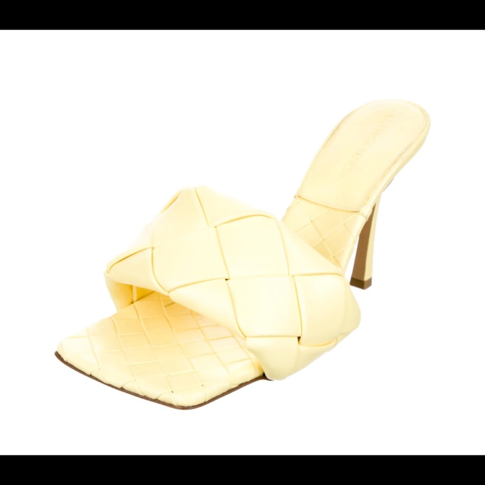 NEW WITH TAGS - Bottega Veneta Intrecciato Weave Leather Slides. IT SIZE 39.5
